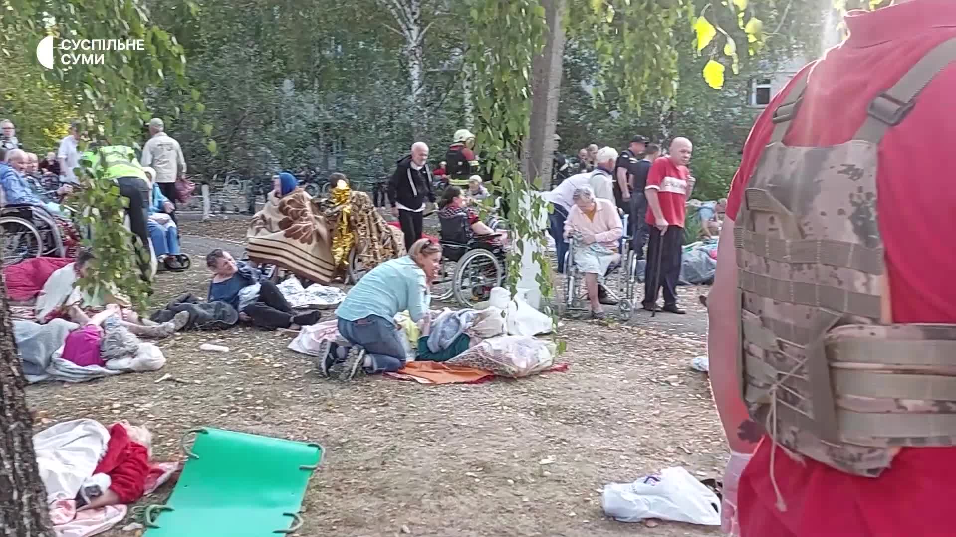 Рашисты ударили по пансионату в Сумах, где жили пожилые люди: есть погибший и пострадавшие. Фото и видео