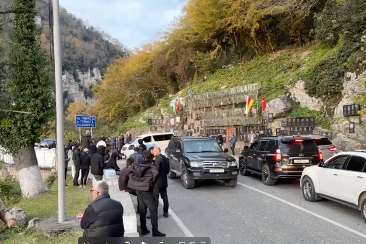 В Абхазии после протестов и перекрытия мостов отпустили из-под стражи оппозиционеров