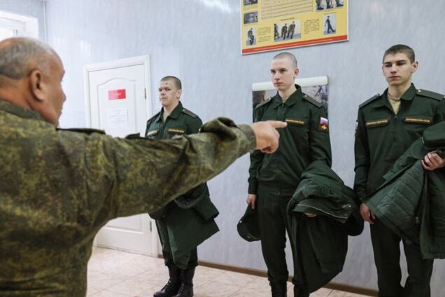 Ноу-хау" и "страшная Украина" вызвали обратный эффект: осенний призыв в российскую армию оказался на грани провала