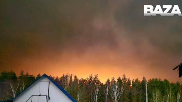 Дроны атаковали Орловскую область: на нефтебазе взрывы и пожар (Видео)