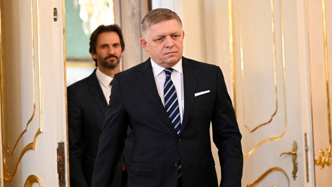 Фицо, отставки которого требуют словаки, пригрозил Украине проблемами со вступлением в НАТО и ЕС.