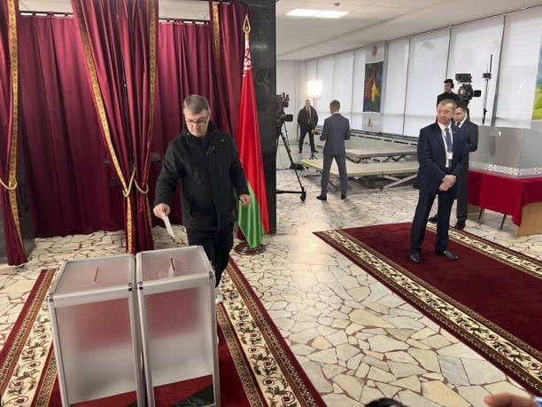 Несмотря на призывы Лукашенко, Тихановской и Латушко, белорусы проигнорировали псевдовыборы
