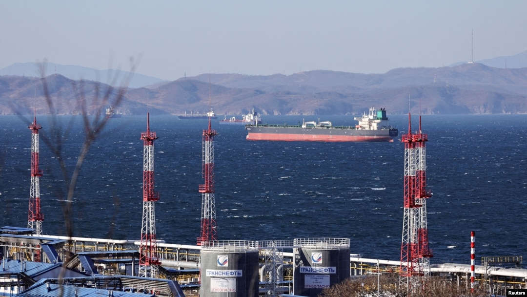 Индия и Китай почти остановили закупку российской нефти – Reuters