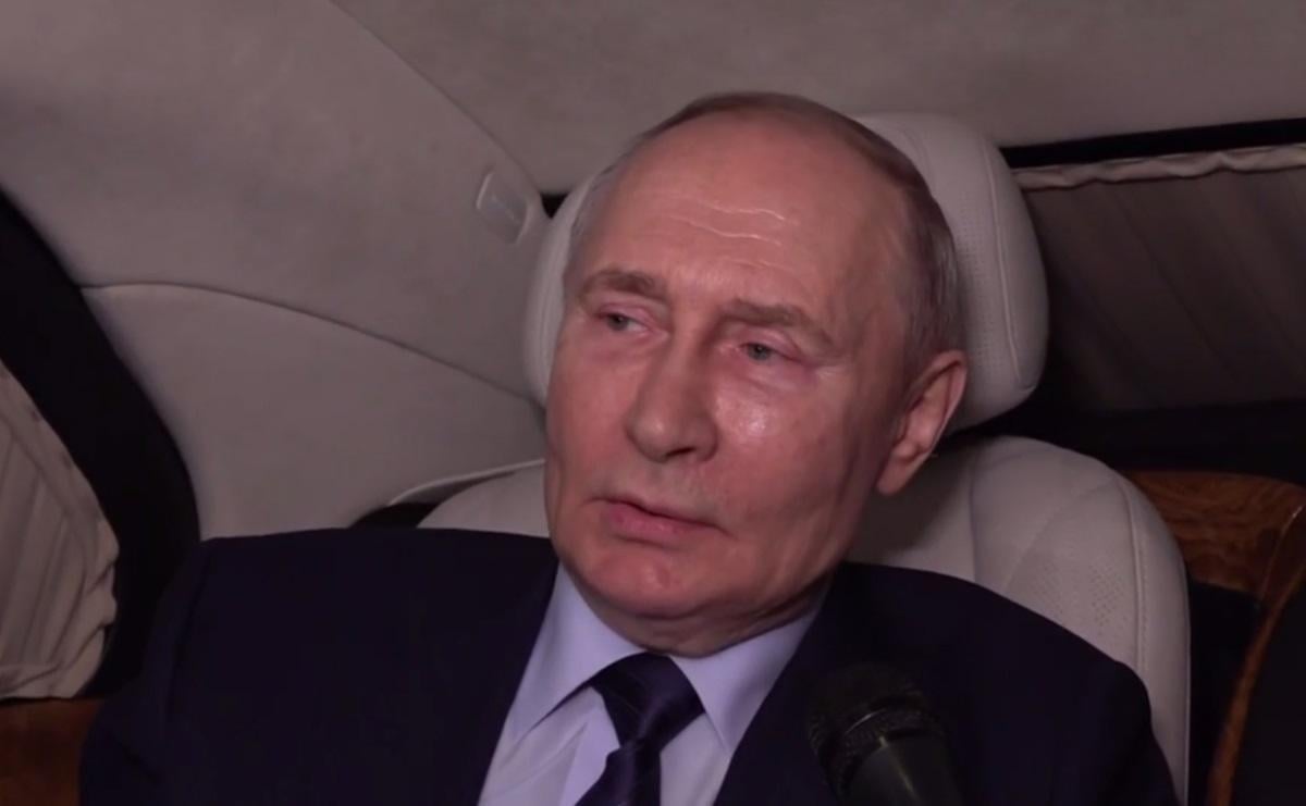 Доверился Западу: Путин попытался "объяснить" позорное бегство российских войск из-под Киева