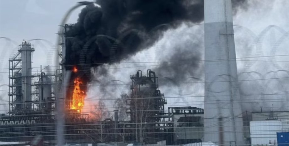"Нужно коня покупать": россияне пожаловались на уничтожение почти половины НПЗ. Перехват разведки