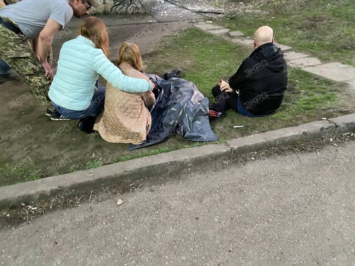 ⚡Рашисты ударили ракетой по Кривому Рогу, много погибших, в том числе 6 детей: все подробности (видео)
