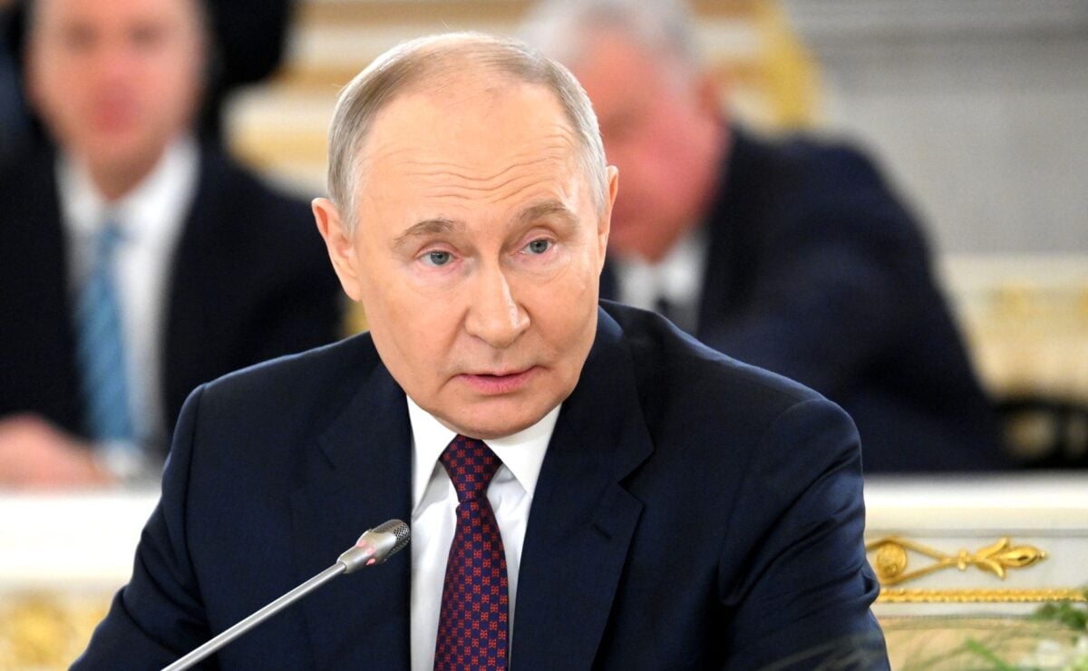 СМИ: Путин будет отбирать предприятия, которые будут отказываться работать на военную машину Кремля