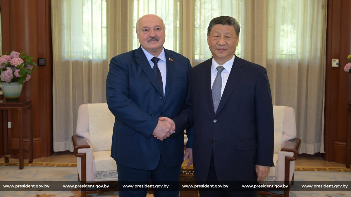 Лукашенко ищет у Си защиты от Путина