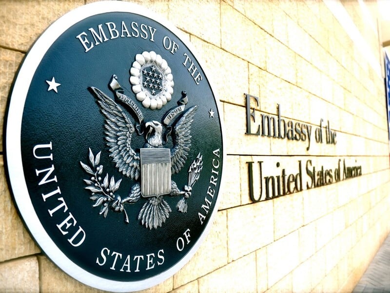 США заявили о вывозе посольств и семей военных на Ближнем Востоке. СМИ назвали причину