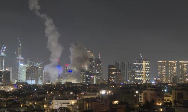 Иран запустил сотни ракет по Израилю. Аятолла пригрозил израильтянам "горькой жизнью"