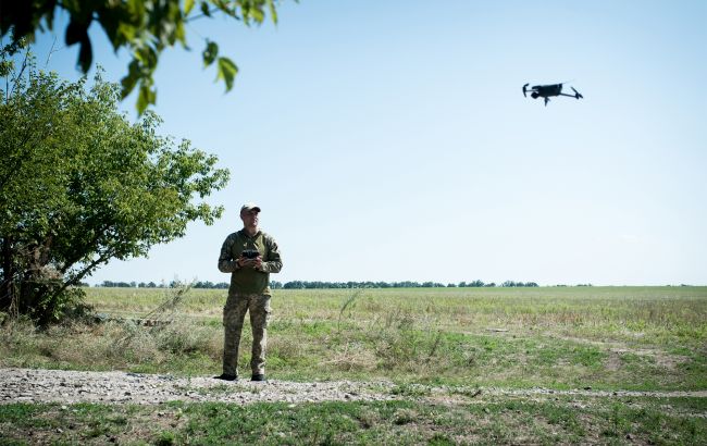 В Донецкой области разведчики ВСУ с помощью дрона заставили двух оккупантов сдаться в плен. Видео