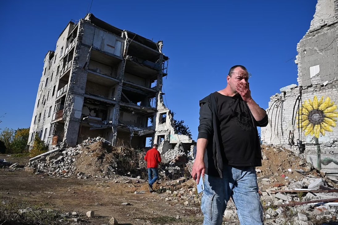 Граждан Чехии, которые отрицали войну в Украине, привезли в зону боевых действий