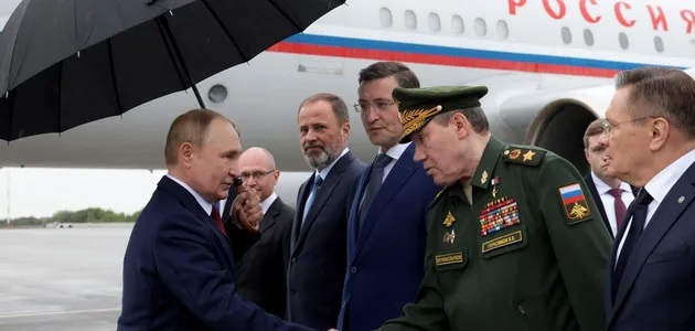 "Политбюро" Путина вынуждено решать его судьбу. Остановка войны – это будет уже не решение Путина