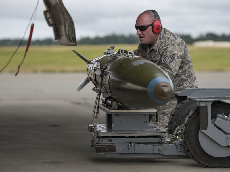 Госдеп США одобрил продажу Украине 3,3 тыс. авиабомб ERAM дальностью более 400 км