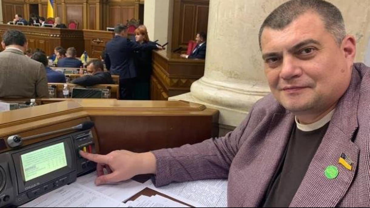 Нардеп «Юзик» после допроса НАБУ отправился в Испанию, где его жена купила квартиру