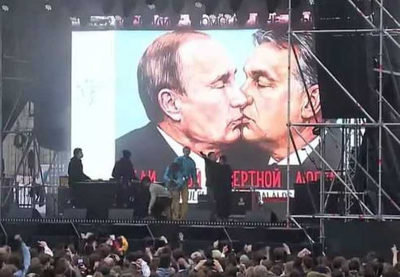 «русские, идите домой»: В Будапеште прошел масштабный концерт-протест против Орбана