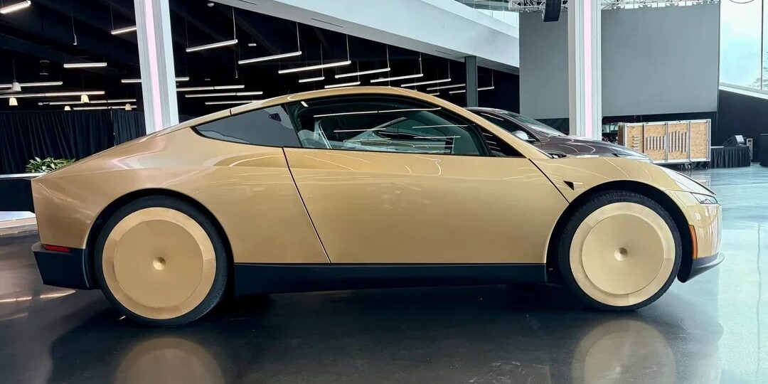 Tesla объявила о начале массового производства роботакси Cybercab