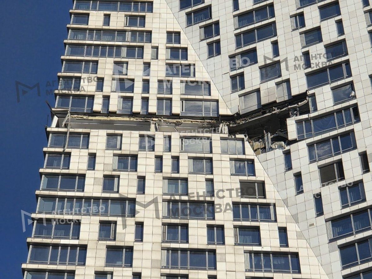 В Москве дрон попал в элитный небоскрёб перед парадом 9 мая (Видео)