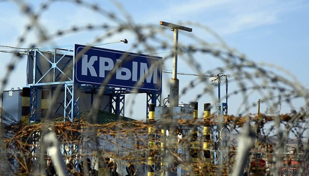 Крымские чиновники и сотрудники ФСБ спешно вывозят семьи с полуострова: в "Атеш" раскрыли подробности