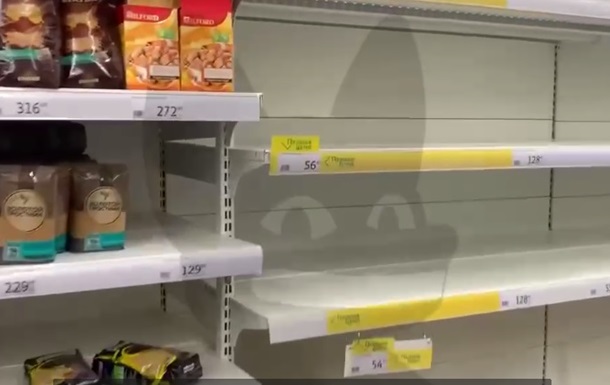 В Крыму жалуются на пустые полки магазинов и подорожание продуктов
