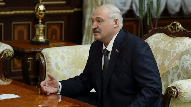 Лукашенко заявил, что недавно встречался в Минске с представителями Зеленского