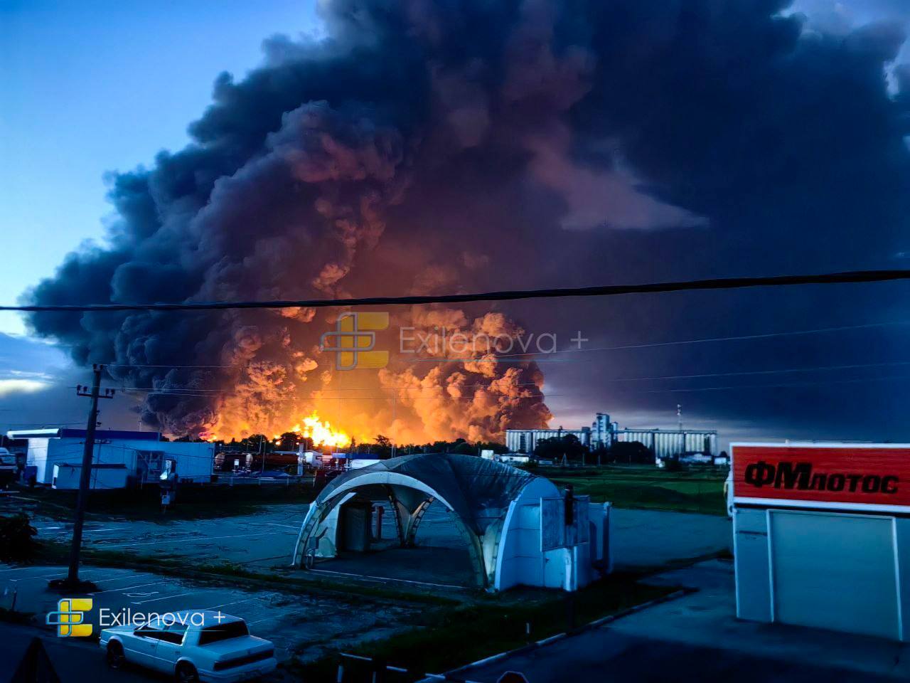 ⚡Дроны атаковали НПЗ в Краснодарском крае, горят резервуары (фото, видео)