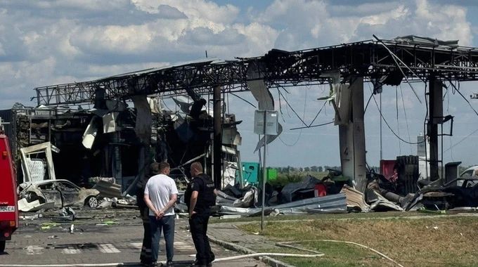 «Флеш»: РФ атакует прифронтовые АЗС в ответ на удары по логистике