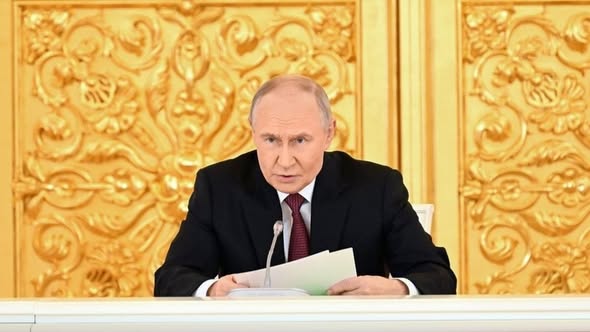 "Вред они нам, конечно, наносят". Путин признал "некритические" последствия от ударов Украины и заговорил о возвращении оккупантов с "СВО"