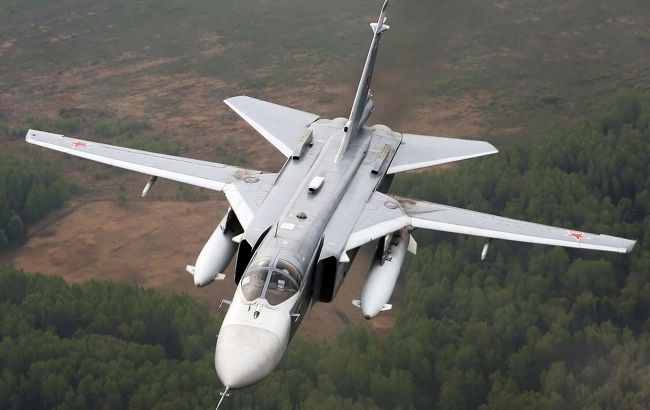 Воины ГУР поразили российский самолет Су-24 в Крыму (видео)